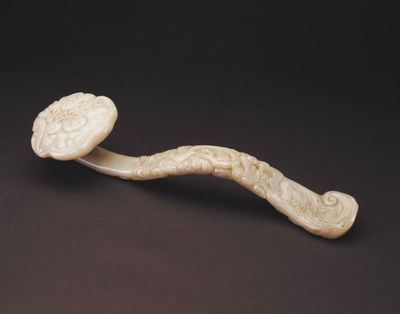 青玉鳳蝠紋如意 清宮遺珍中的伏櫪余韻